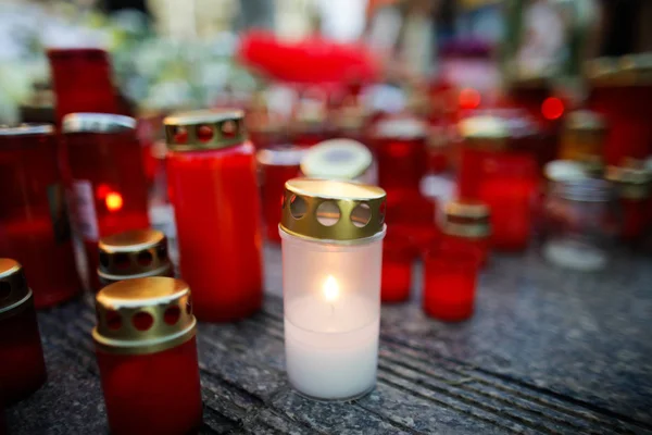 Profundidade rasa da imagem de campo com detalhes de velas colocadas no — Fotografia de Stock