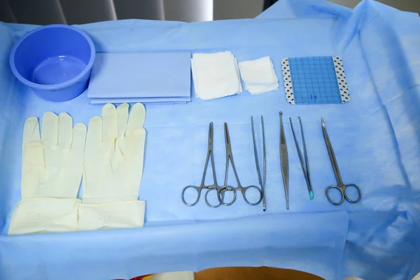 外科ステンレス鋼の把握器との細部(動脈 — ストック写真
