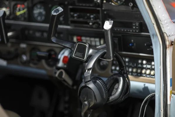 Details with the cockpit and electronic equipments of a light ai — Stock Photo, Image