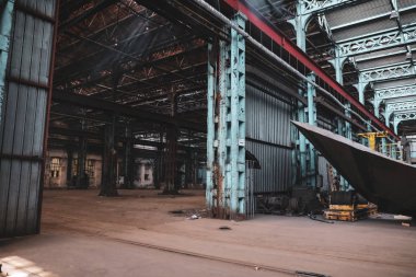 Kirli ve eski ama hala işleyen metal işleri, eski moda., 