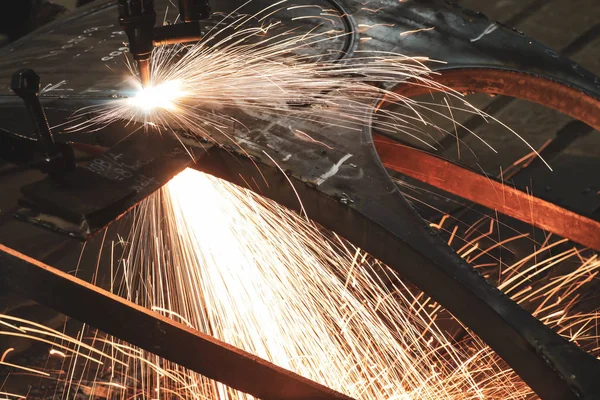 Sparks from a metal cutting machine in a dirty and old but still — Stock Photo, Image