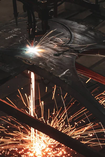 Sparks from a metal cutting machine in a dirty and old but still — Stock Photo, Image