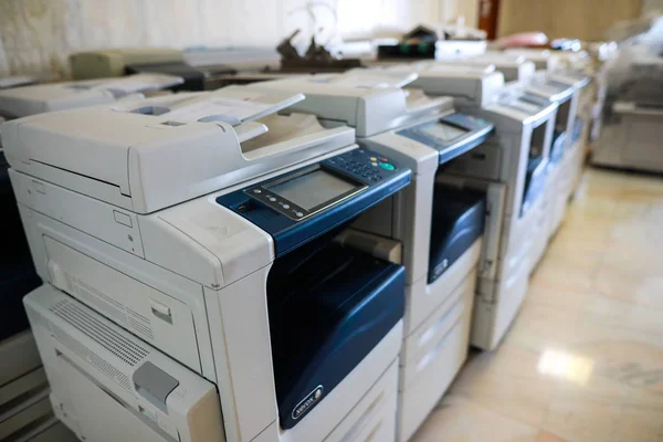 Yepyeni çok işlevli prin ile alan resminin sığ derinliği