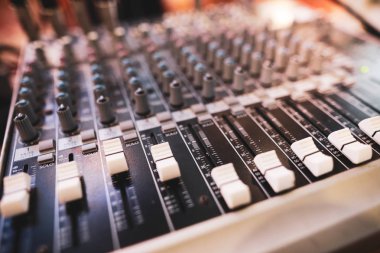 Denetimlerle alanın sığ derinliği (seçici odak) resmi