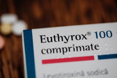 Bükreş, Romanya - 4 Haziran 2020: Euthyrox tıbbıyla ilgili ayrıntılar, hipotiroidizmin tedavisi.