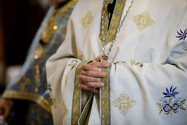 Bucarest Rumania Mayo 2020 Detalles Sacerdote Ortodoxo Durante Bautismo Ortodoxo — Foto de Stock