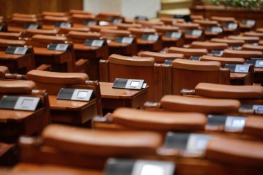 Bükreş / Romanya - 30 Haziran 2020: Parlamento Sarayı 'ndaki Milletvekilleri Meclisi bünyesinde elektronik oylama sistemi.