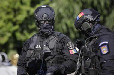 Bükreş, Romanya - 29 Temmuz 2020: Romen Polisi Özel Eylem ve Müdahale Dairesi (SIAS) yetkilileri.