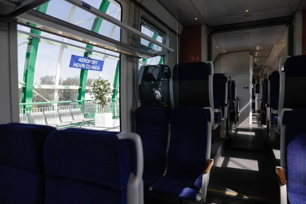 Otopeni, Romanya - 21 Eylül 2020: Henri Coanda Uluslararası Havalimanı 'ndaki yeni inşa edilen tren istasyonundan ayrıntılar.