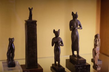 Paris, Fransa - 9 Haziran 2023: Louvre Müzesindeki Antik Mısır bölgesi.