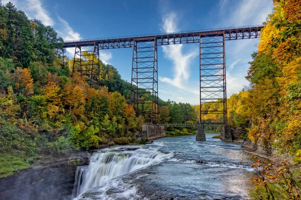 Upper Falls Railroad Trestle Vid Letchworth State Park New York — Stockfoto