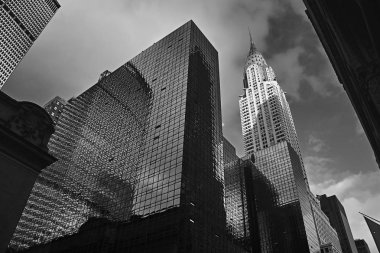 Landmark gökdelen Chrysler Binası ile New York'ta Manhattan şehir merkezinin manzarası