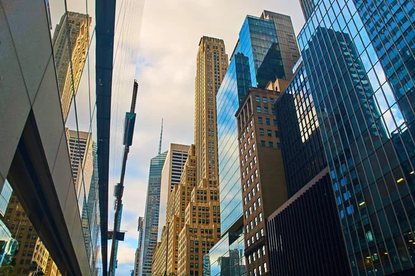 Downtown Manhattan in New York City with breathtaking skyscrapers — Stock Photo, Image