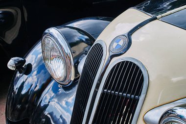 Eski vintage sedan araba Bmw 326 closeup