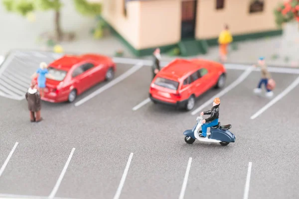 Jalan Sibuk Dengan Miniatur Orang Dan Kendaraan — Stok Foto