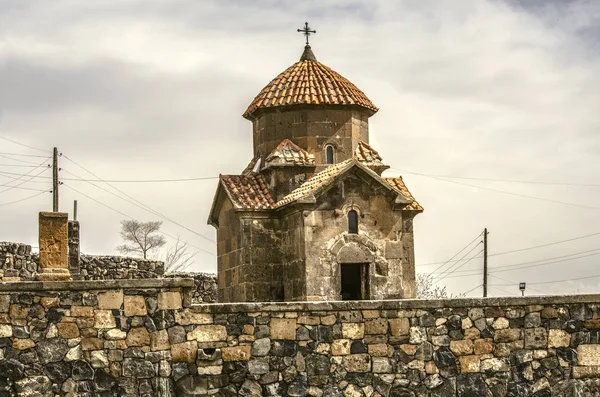 Небольшая Крестообразная Церковь Кармравор Честь Пресвятой Девы Марии Каменным Забором — стоковое фото