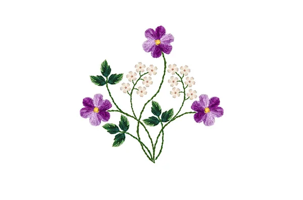 带花束紫色紫罗兰和树枝的色饰图案,白色背景上的白色小花 — 图库照片