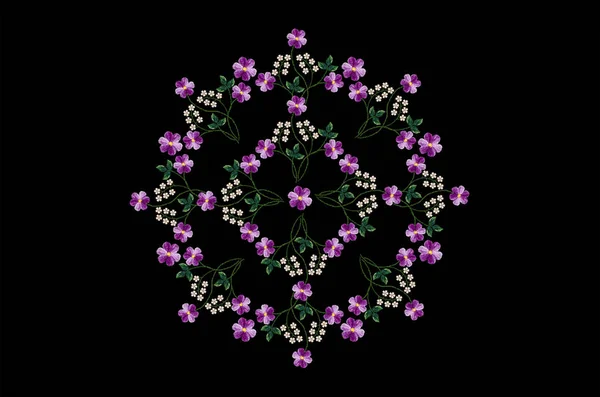 Patrón oval para bordado ramo de puntadas de raso de violetas y ramitas de color púrpura con flores blancas sobre fondo negro —  Fotos de Stock