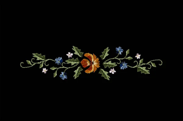 Вишитий візерунок хвилястих гілок з помаранчевими, блакитними та білими квітами на скручених стеблах з чорного фону — стокове фото