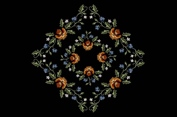 Borduurwerk van rhomboïde frame met oranje, blauwe en witte bloemen op gedraaide stengels op zwarte achtergrond — Stockfoto
