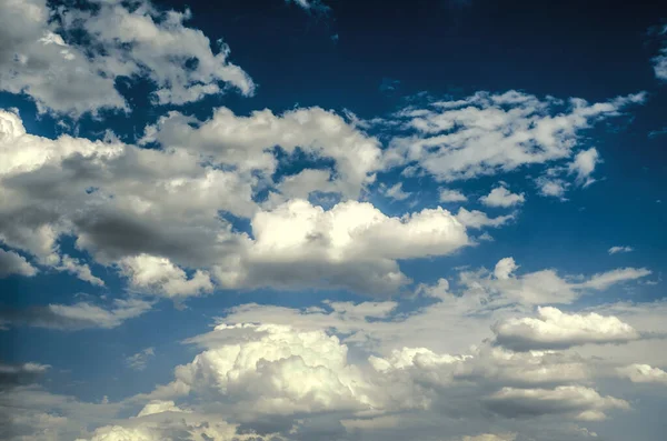 Kuvvetli Bir Hava Akışı Taşıyan Devasa Bir Yağmur Bulutu — Stok fotoğraf