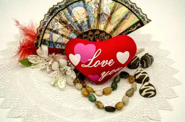 Gift Still Life Red Heart Inscription Love You Beads Fan — Stock Photo, Image