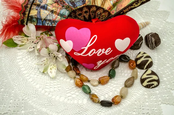 Red Heart Inscription Love You Beads Chocolates Fan Flowers White — Stock Photo, Image