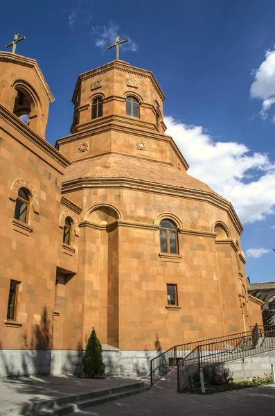 Boční Pohled Hlavní Budovu Katolické Katedrály Svatých Mučedníků Schody Vedoucími — Stock fotografie