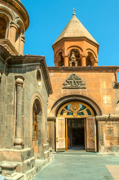 Fachada Igreja Virgem Santa Zoravor Com Uma Torre Sino Guarda — Fotografia de Stock