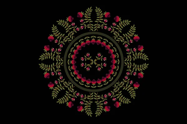 刺繍のための楕円形のパターン黒の背景に緑の葉で湾曲した枝に赤ザクロの花や果物とサテンステッチ花輪 — ストック写真