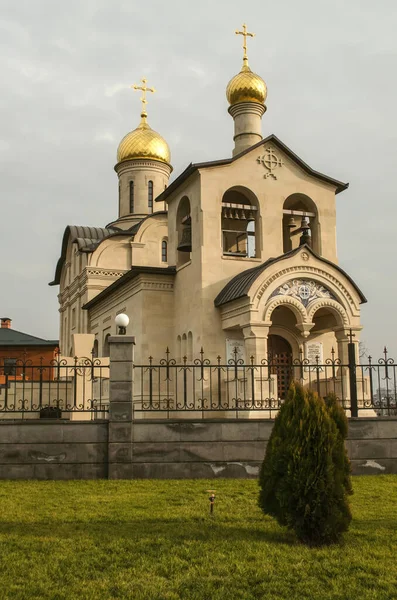 Fehér Ortodox Egyház Életadó Kereszt Kereszteződés Admiral Isakov Avenue Bagratunyants — Stock Fotó