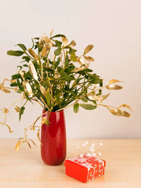 Gift Red Package Mistletoe Vase — Stock Photo, Image