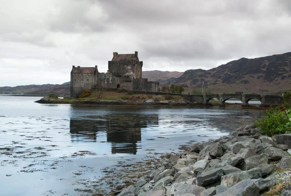 Eilean Donan Château Miroir Dans Eau Loch Duich — Photo