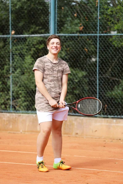 테니스 코트에 — 스톡 사진