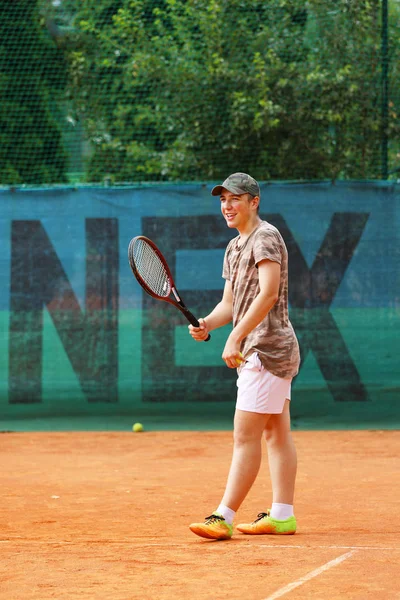 Young Boy Tennis Court Wait Returning Ball — 스톡 사진