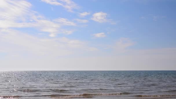 海面上蓝天上的白云 — 图库视频影像