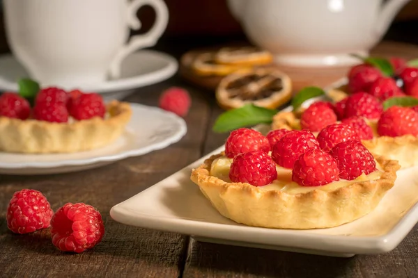 Cup Tea Cakes Sweet Dessert Culinary Product Berries Sweet Basket — Stock Photo, Image