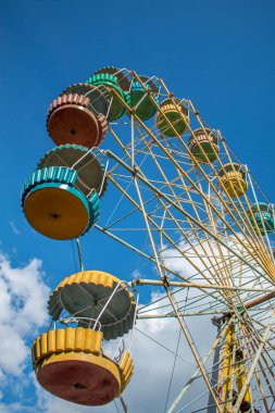 Lunaparktaki dönme tekerlek.