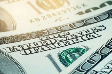Büyük banknotlara yakın çekim. Amerikan para birimi.