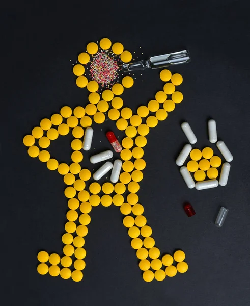 Tabletas Amarillas Sobre Fondo Negro Pequeños Medicamentos Farmacéuticos Ronda Píldoras — Foto de Stock