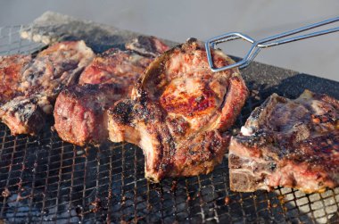 Barbekü ızgara et.