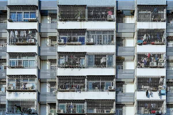 Зовнішній Житловий Будинок Вікнами Ґратами Захист Життя Бідній Злочинній Зоні — стокове фото
