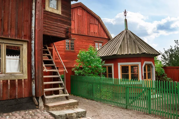 Красные Каюты Skansen Ner Stockholm Швеция — стоковое фото