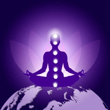İçinde yoga lotus asana Planet Earth lotus çiçeği, yedi Çakralar ve aydınlatma koyu mavi mor zemin üzerine oturan kişinin siluet.