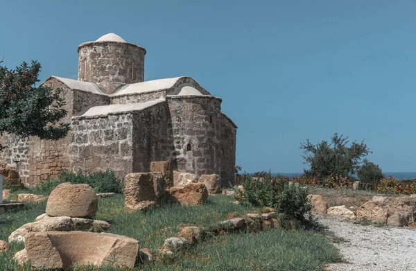 Norte de Chipre um museu ao ar livre. Igreja Panayia Pergaminiotissa, uma igreja bizantina, que data do século XI. Museu de miniaturas — Fotografia de Stock