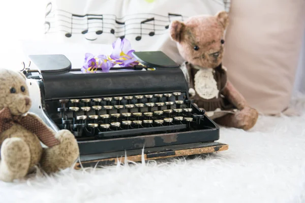 Old Black Typewriter Teddy Bear Background Pillow Notes — Stock Photo, Image