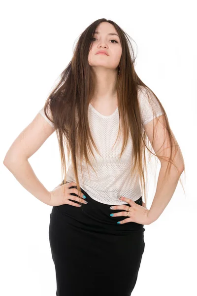 Portrait d'une jeune femme asiatique aux cheveux longs isolés sur fond blanc — Photo