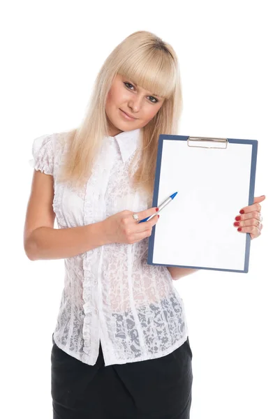 Jonge zakenvrouw met een Tablet en een wit blad voorschrijven. — Stockfoto