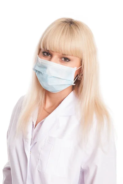 Close up of a young female nurse in mask looking at the camera. — Stock Photo, Image