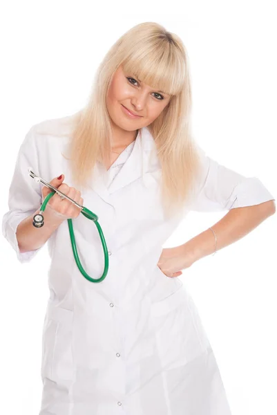 Retrato de um médico em um casaco branco com um estetoscópio isolado sobre um fundo claro — Fotografia de Stock